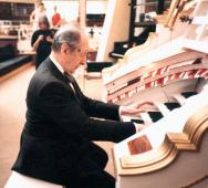 Mighty Wurlitzer Horowitz 1986.jpg